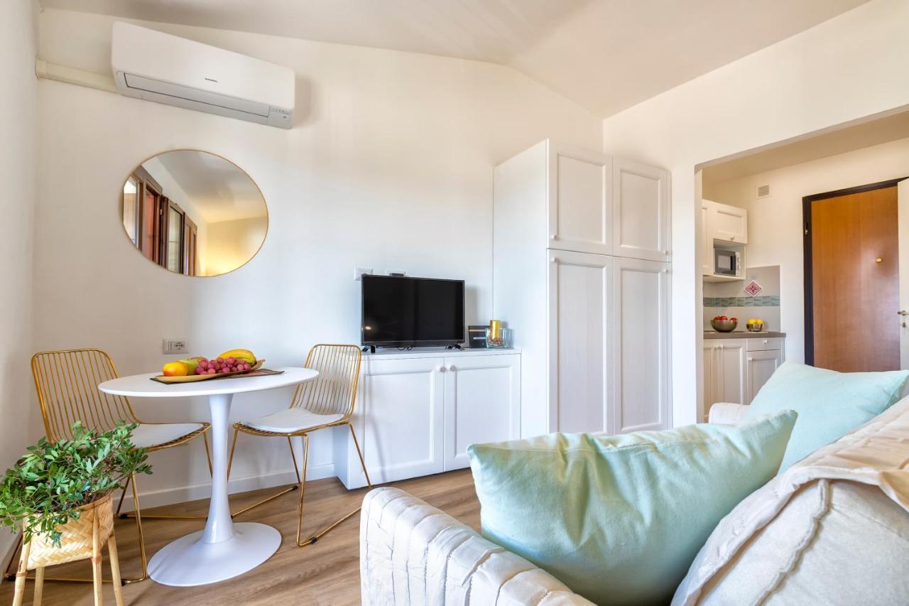 אולביה Top Floor Gulf View Apartment מראה חיצוני תמונה
